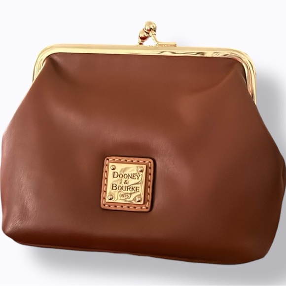 Dooney & Bourke 🪢 Brown Large Frame Leather Clutch Purse - Picture 8 of 8